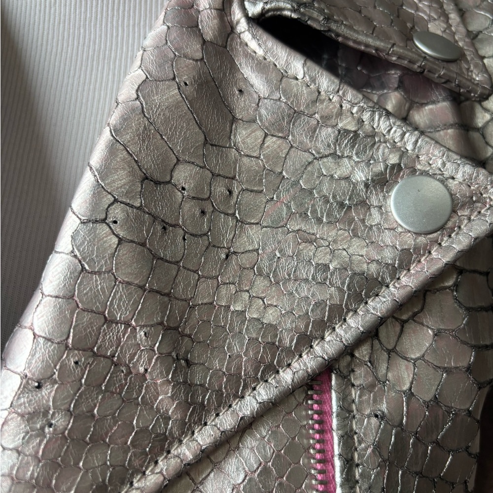 ✨DARE TO DAZZLE: THE BLUMARINE SILVER MOTO JACKET ✨ - Picture 4 of 7